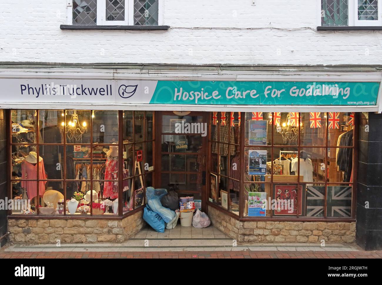 Phyllis Tuckwell Charity shop, Hospice Care for Godalming, 114 High St, Godalming, Surrey, Angleterre, ROYAUME-UNI, GU7 1DW Banque D'Images