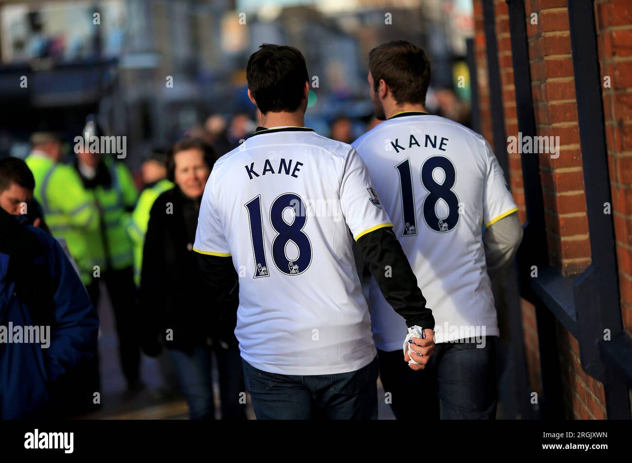 Photo de dossier datée du 17-01-2015 des fans de Tottenham Hotspur portant des chemises Harry Kane. Bayern Munich a conclu un accord avec Tottenham sur un accord de 95 millions de livres sterling pour signer Harry Kane, selon les rapports. Date de publication : jeudi 10 août 2023. Banque D'Images