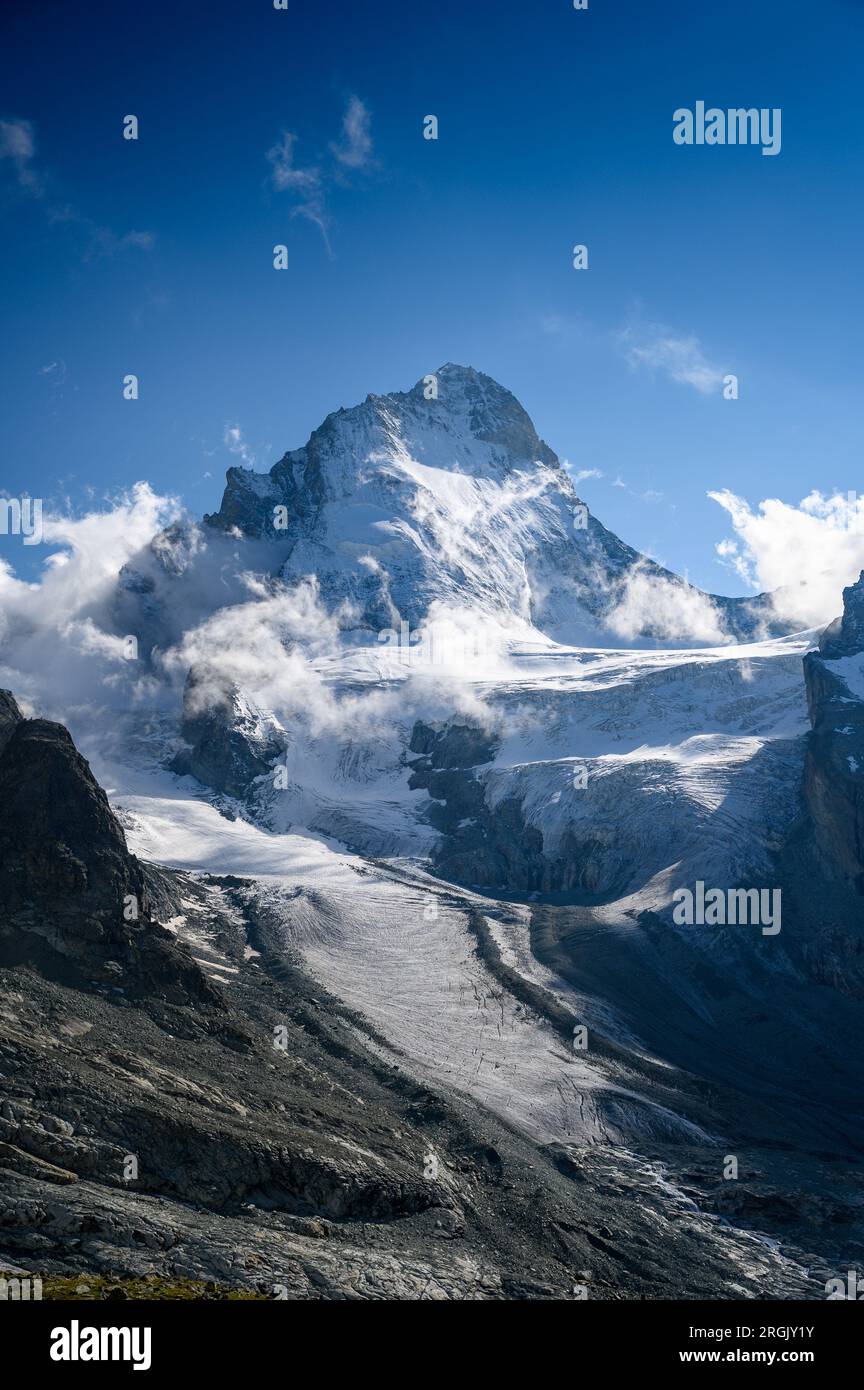 Vue sur la Dent Blance, le Glacier Durand et le Glacier und Grand Cornier en été 2023 Banque D'Images