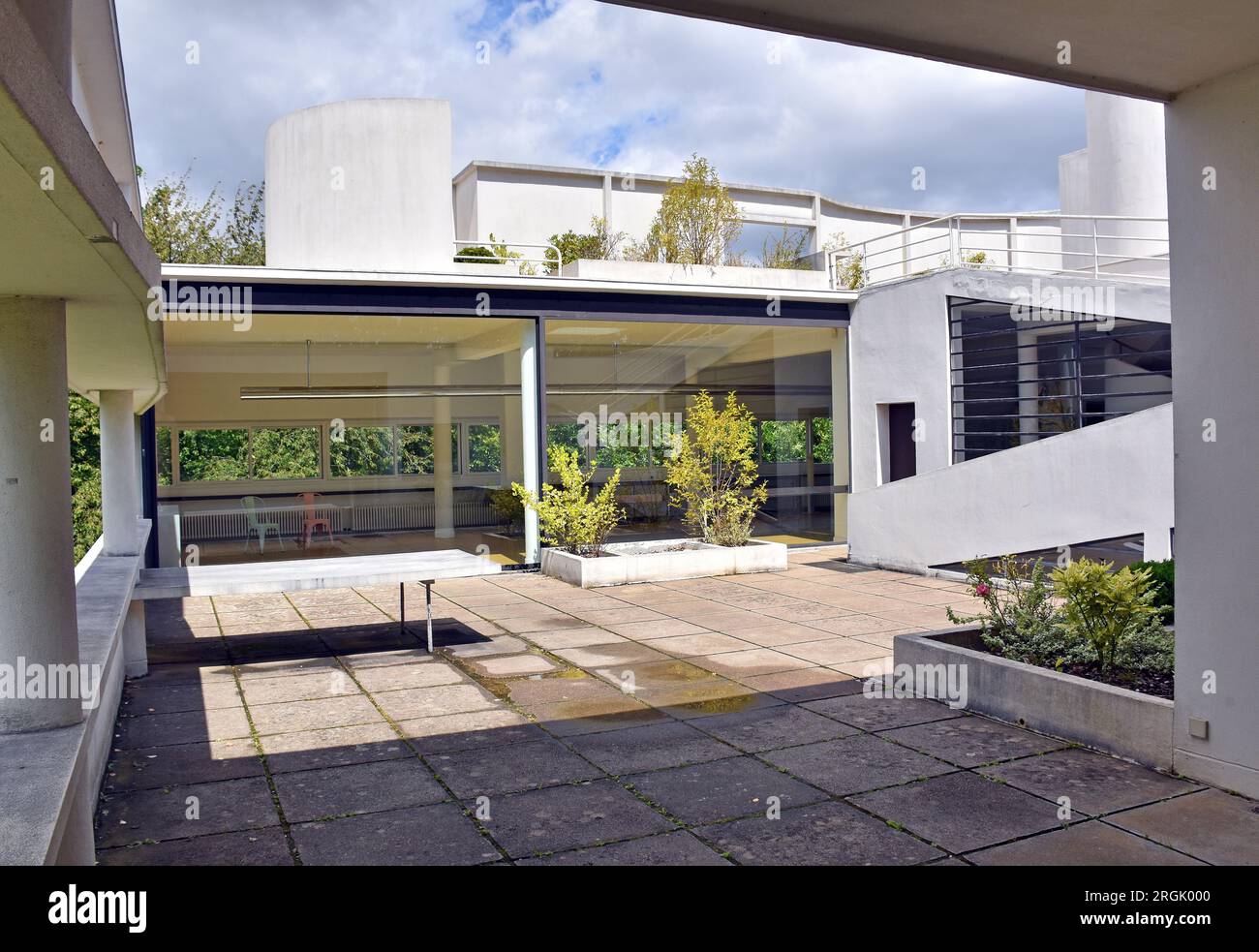 Villa Savoye, chef-d'œuvre du mouvement moderne, architecte le Corbusier, construit 1922-31, style puriste, rampe et espace de vie principal Banque D'Images
