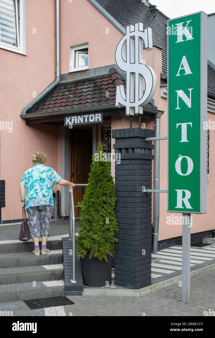 Bureau de change, signe dollar. Gniezno, Pologne Banque D'Images