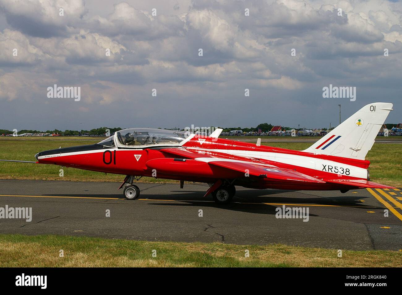 Ancien entraîneur à réaction de la RAF Red Gnat Display Team Folland Gnat T1 au sol à Biggin Hill pour une exposition aérienne. Ex militaire Royal Air Force 1960s ère jet Banque D'Images