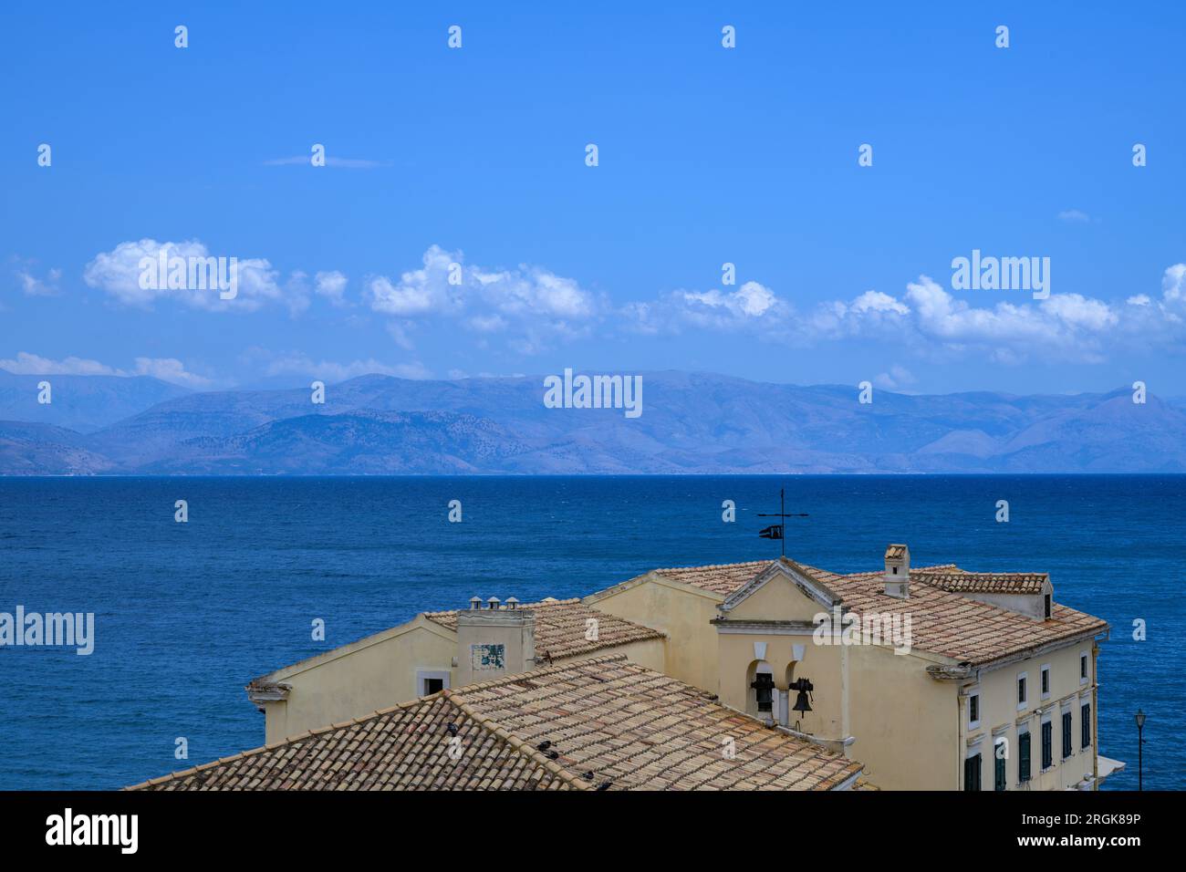 Mer Méditerranée avec bâtiments historiques Banque D'Images
