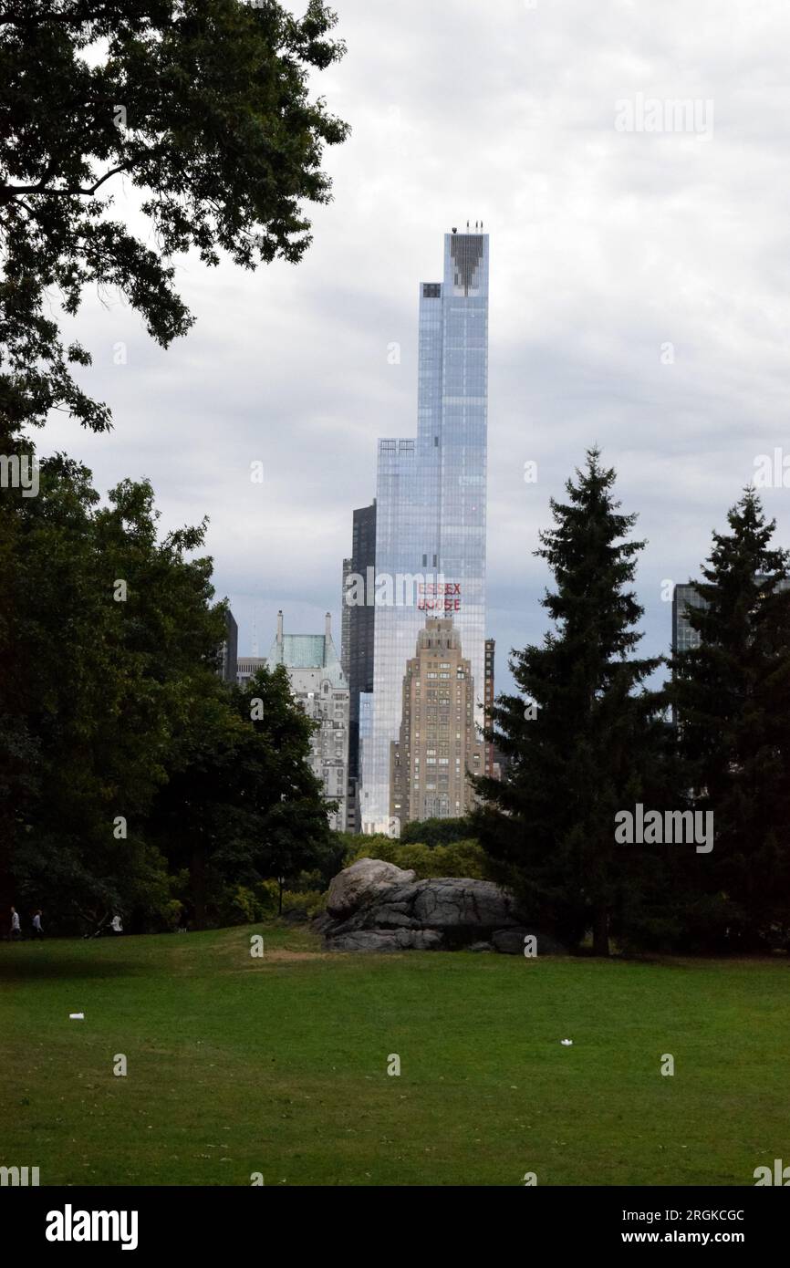 Vue de la maison Essex et One57 de Sheep Meadow dans Central Park Banque D'Images