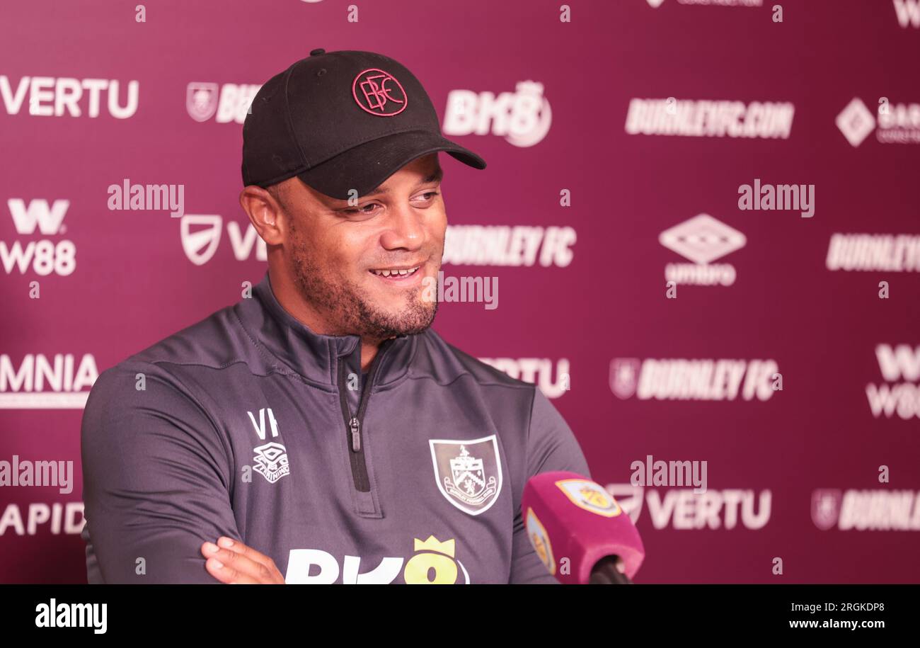 Burnley, Royaume-Uni. 10 août 2023. Vincent Kompany à Burnley v Manchester City Conférence de presse 10 août 2023 à Barnfield Training Ground Credit : Sharon Latham/Burnley FC/Alamy Live News Banque D'Images