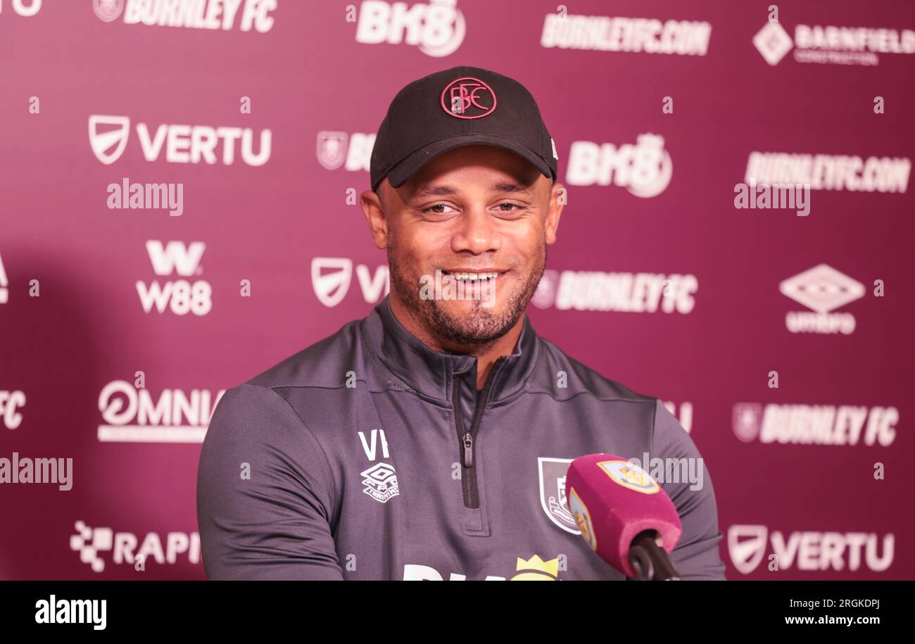 Burnley, Royaume-Uni. 10 août 2023. Vincent Kompany à Burnley v Manchester City Conférence de presse 10 août 2023 à Barnfield Training Ground Credit : Sharon Latham/Burnley FC/Alamy Live News Banque D'Images