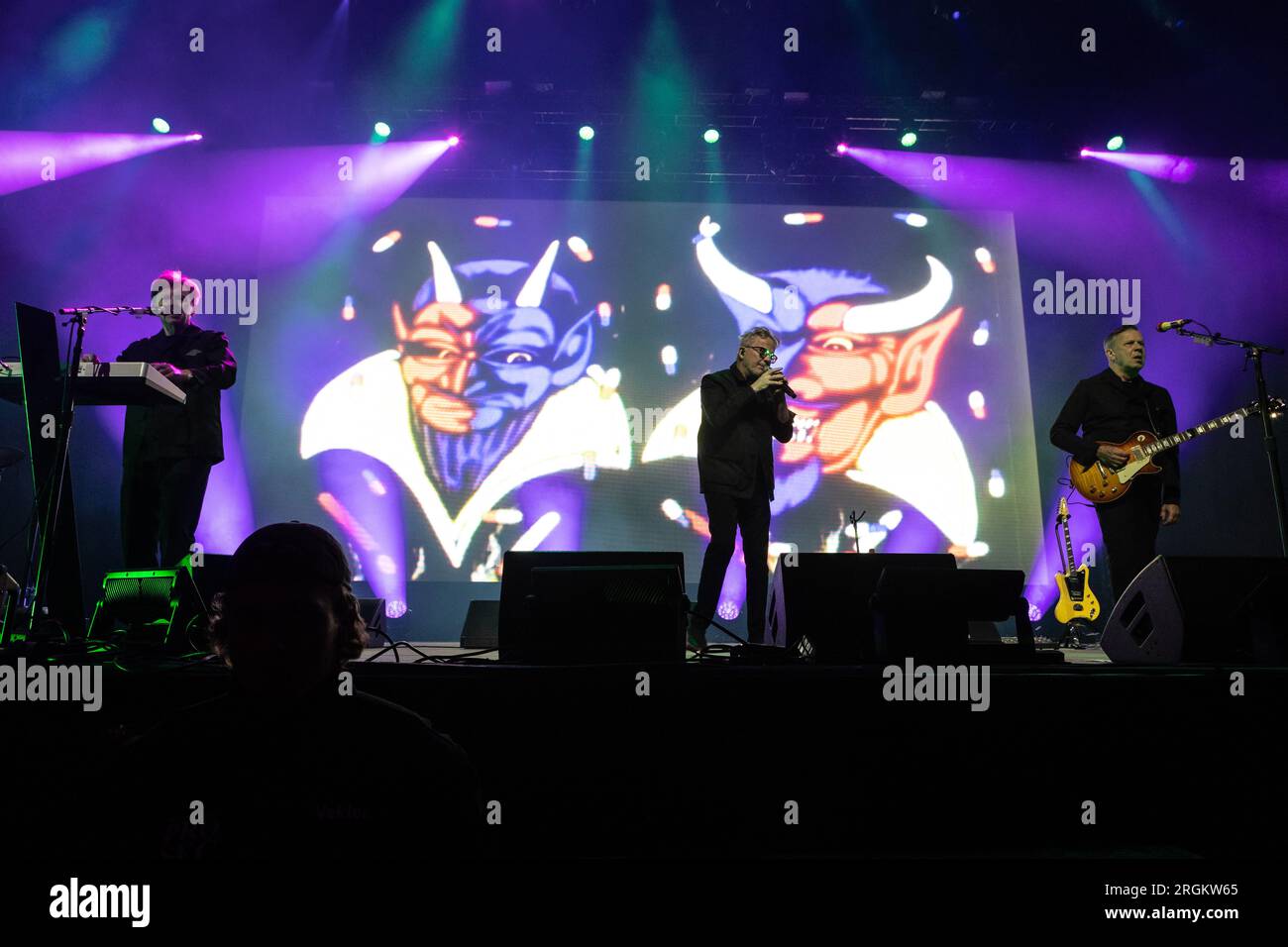 Oslo, Norvège. 09 août 2023. Le groupe New wave américain Devo donne un concert live lors du festival de musique norvégien Oyafestivalen 2023 à Oslo. Ici, le chanteur Mark Mothersbaugh est vu en direct sur scène. (Crédit photo : Gonzales photo/Alamy Live News Banque D'Images