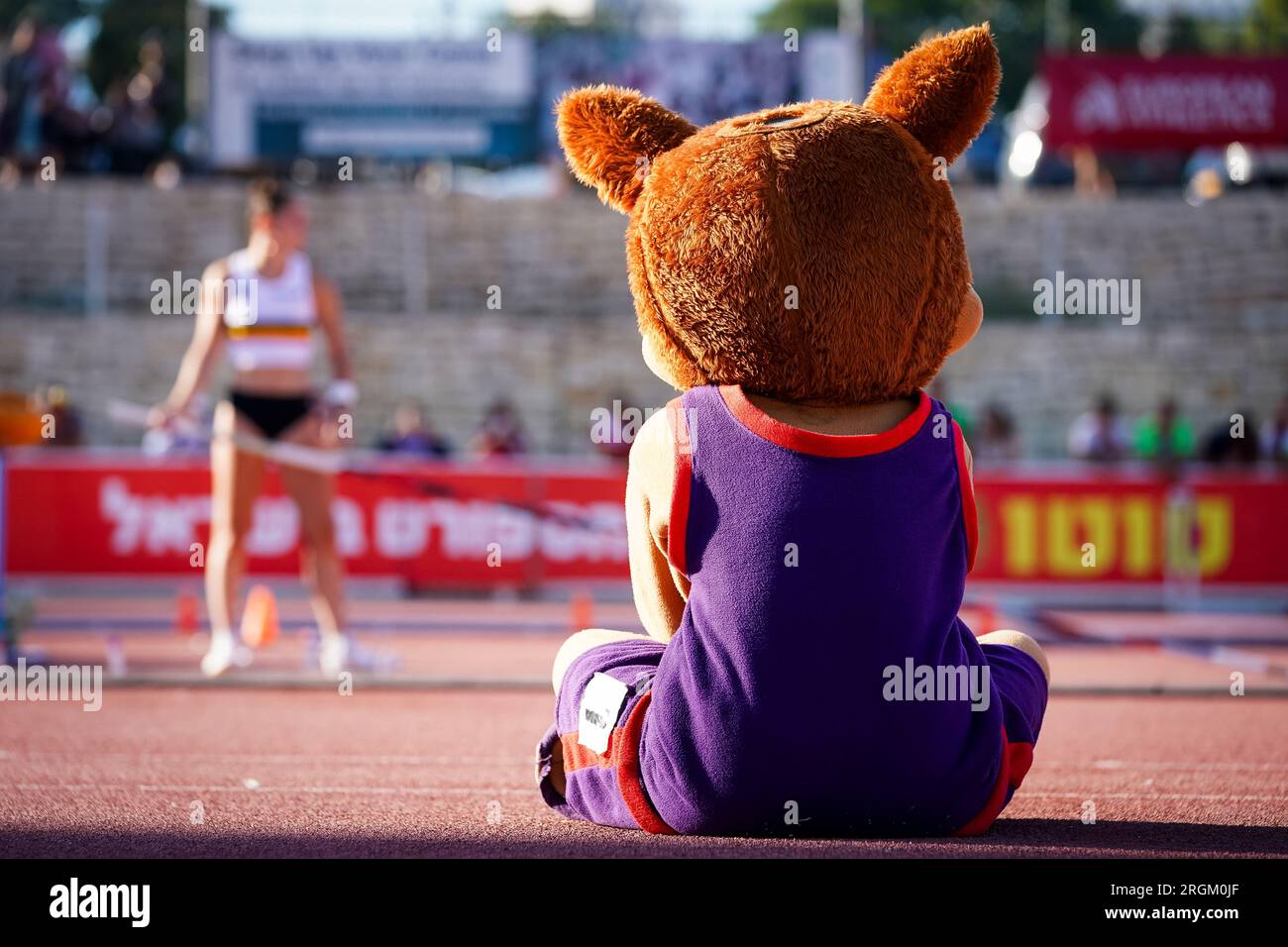 Jérusalem, Israël. 10 août 2023. L'illustration montre la finale féminine de la voûte polaire aux Championnats d'Europe d'athlétisme U20, jeudi 10 août 2023, à Jérusalem, Israël. Les championnats d'Europe se déroulent du 07 au 10 août. BELGA PHOTO COEN SCHILDERMAN crédit : Belga News Agency/Alamy Live News Banque D'Images