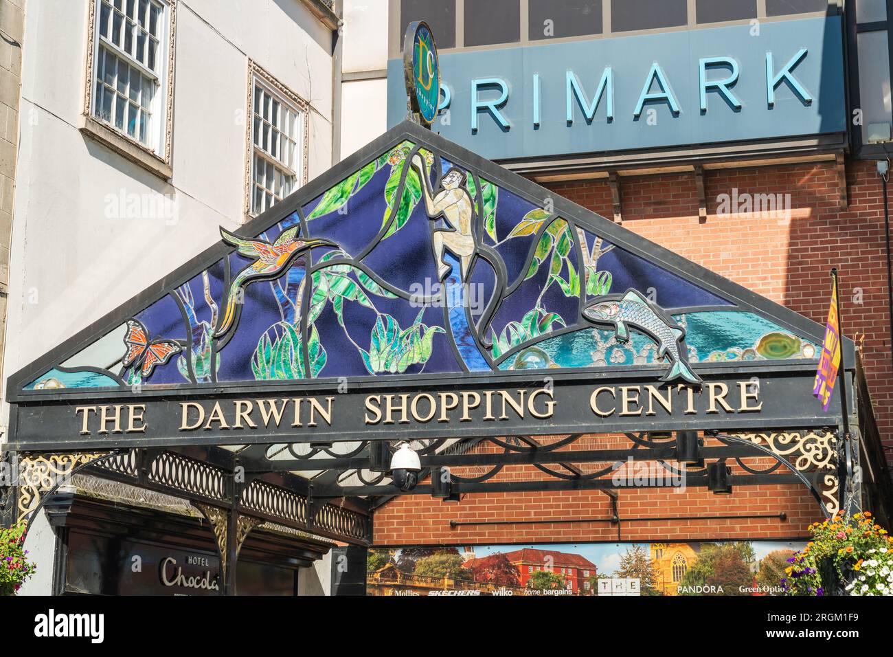 Shrewsbury, Angleterre – août 10 2023 : façade du Darwin Shopping Centre à Shrewsbury, Shropshire, Royaume-Uni Banque D'Images