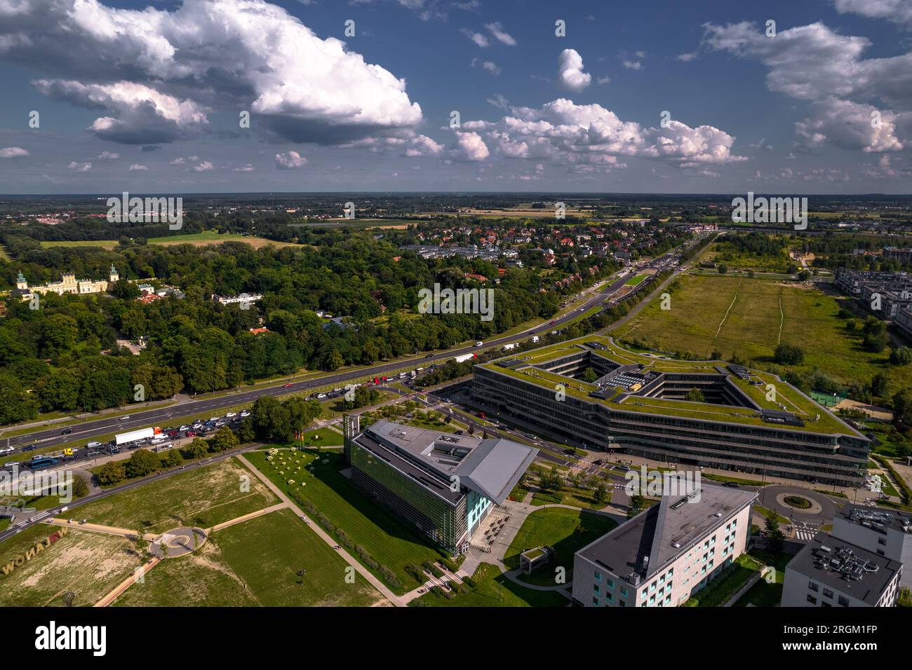 Wilanow, Varsovie, drone, immobilier, bâtiments, Warszawa, été, vert, paysage, nuages, nuage, vue d'oiseau, voler Banque D'Images
