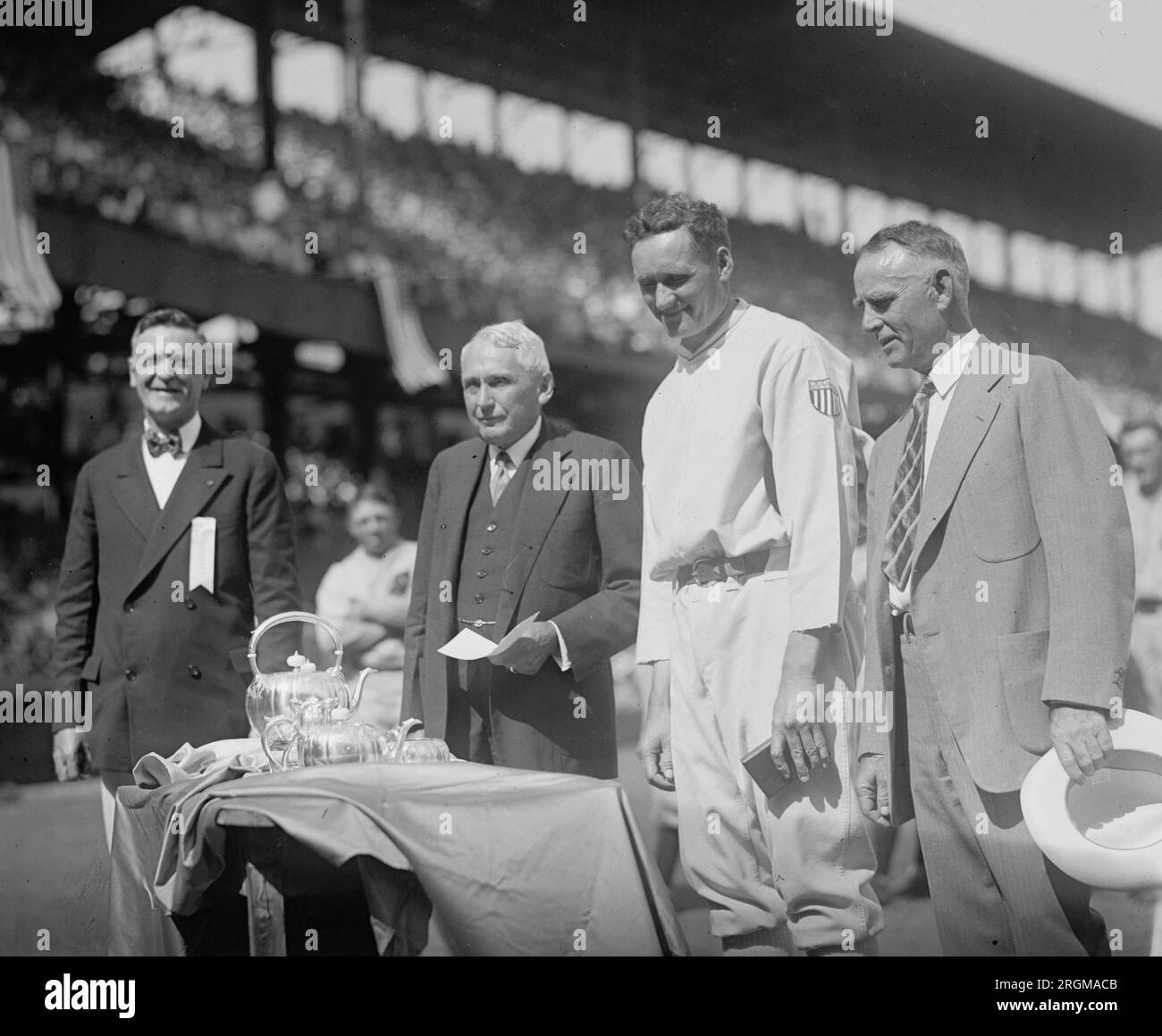 Walter Johnson, célébration des 20 ans, Aunton Stephan, Kellogg, Johnson & Clark Griffith ca. 1927 Banque D'Images