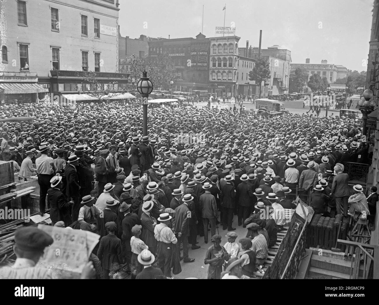 Les foules à Star Dempsey, Carpentier combattent ca. 1921 Banque D'Images