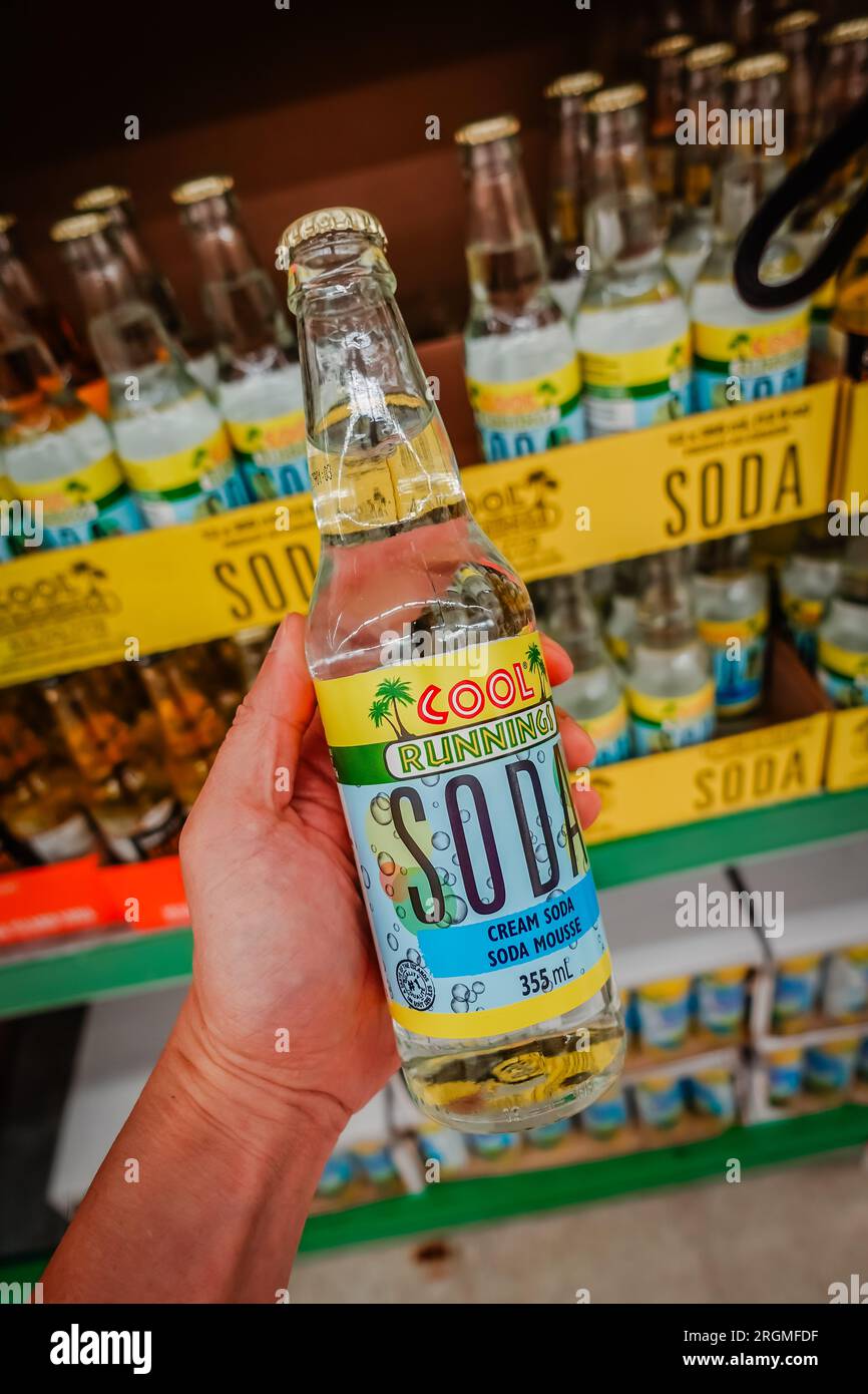 Une bouteille rafraîchissante de crème soda, une boisson gazeuse sucrée et crémeuse Banque D'Images