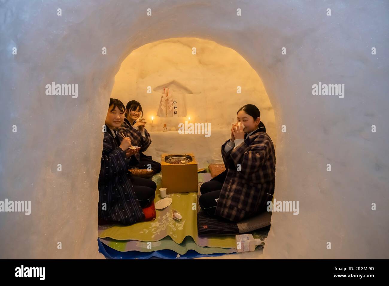 Kamakura, festival d'hiver local, dôme de neige (igloo), sanctuaire du dieu de l'eau, ville de Yokote, Akita, Tohoku, Japon, Asie de l'est, Asie Banque D'Images