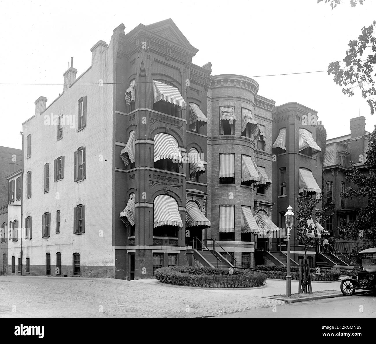 1008-10-12 13th St., [Washington, D.C.] ca. 1910-1935 Banque D'Images