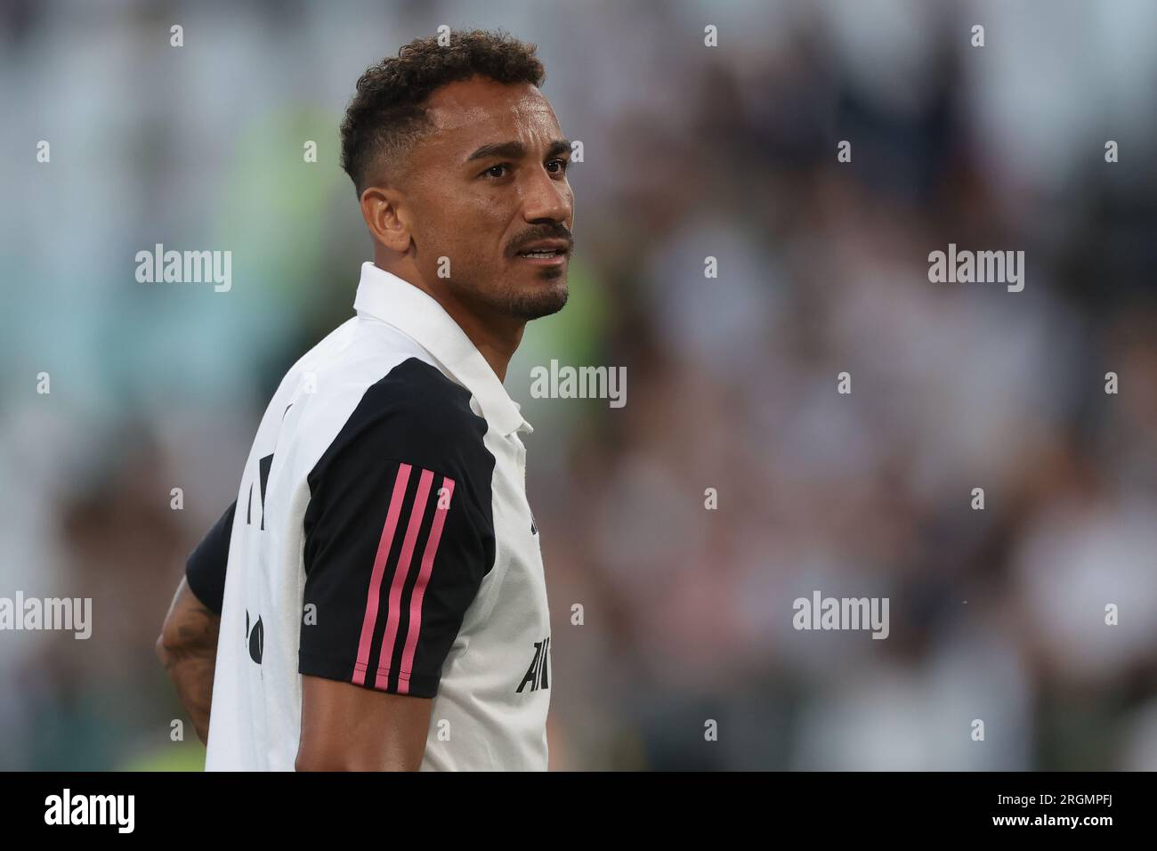 Juventus, Italie. 9 août 2023. Danilo de la Juventus salue les supporters après le match d'entraînement au stade Allianz, Turin. Date de la photo : 9 août 2023. Le crédit photo devrait se lire : Jonathan Moscrop/Sportimage crédit : Sportimage Ltd/Alamy Live News Banque D'Images