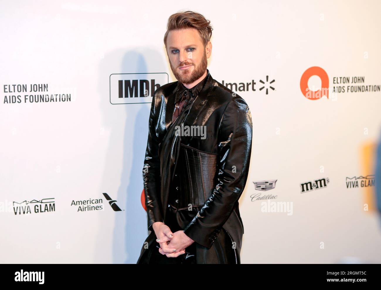 Photo de dossier datée du 09/02/20 de Bobby Berk participant à la soirée de visionnement de la Elton John AIDS Foundation tenue au West Hollywood Park, Los Angeles, Californie, États-Unis. M. Berk a rendu hommage à son père, après avoir annoncé sa mort sur les réseaux sociaux, en disant "Je ne peux pas croire que vous êtes parti". Date de publication : jeudi 10 août 2023. Banque D'Images Photo de dossier datée du 09/02/20 de Bobby Berk participant à la soirée de visionnement de la Elton John AIDS Foundation tenue au West Hollywood Park, Los Angeles, Californie, États-Unis. M. Berk a rendu hommage à son père, après avoir annoncé sa mort sur les réseaux sociaux, en disant "Je ne peux pas croire que vous êtes parti". Date de publication : jeudi 10 août 2023. Banque D'Images