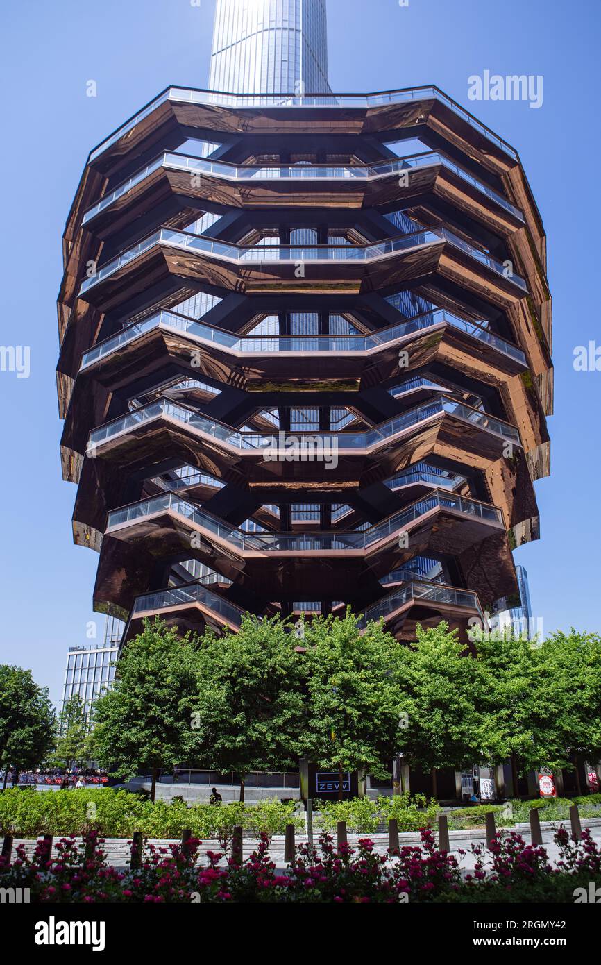 Le navire une structure et une attraction touristique construites dans le cadre du projet de réaménagement Hudson yards à Manhattan, New York, États-Unis Banque D'Images
