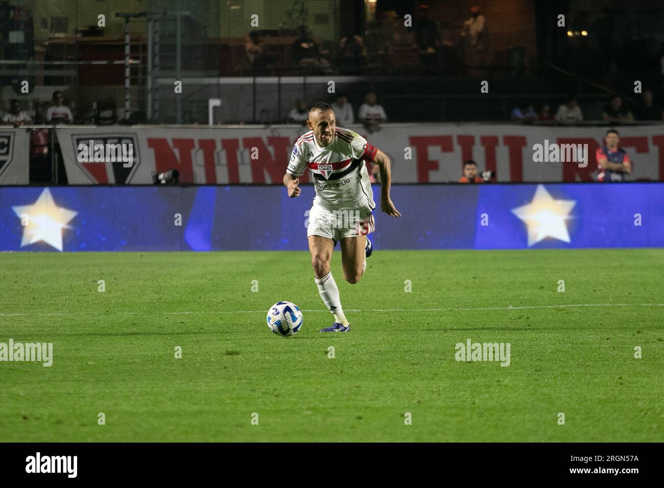 Sao Paulo, Sao Paulo, Brésil. 10 août 2023. Sao Paulo (SP), 08/10/2023 - Sao Paulo-San Lourenzo/football - M Araujo lors du match entre Sao Paulo et San Lourenzo d'Argentine valable pour la Copa Sul Americana dans la nuit de ce jeudi (10) à l'Estadio do Morumbi, zone sud de Sao Paulo. (Image de crédit : © Fabricio Bomjardim/TheNEWS2 via ZUMA Press Wire) USAGE ÉDITORIAL SEULEMENT! Non destiné à UN USAGE commercial ! Banque D'Images