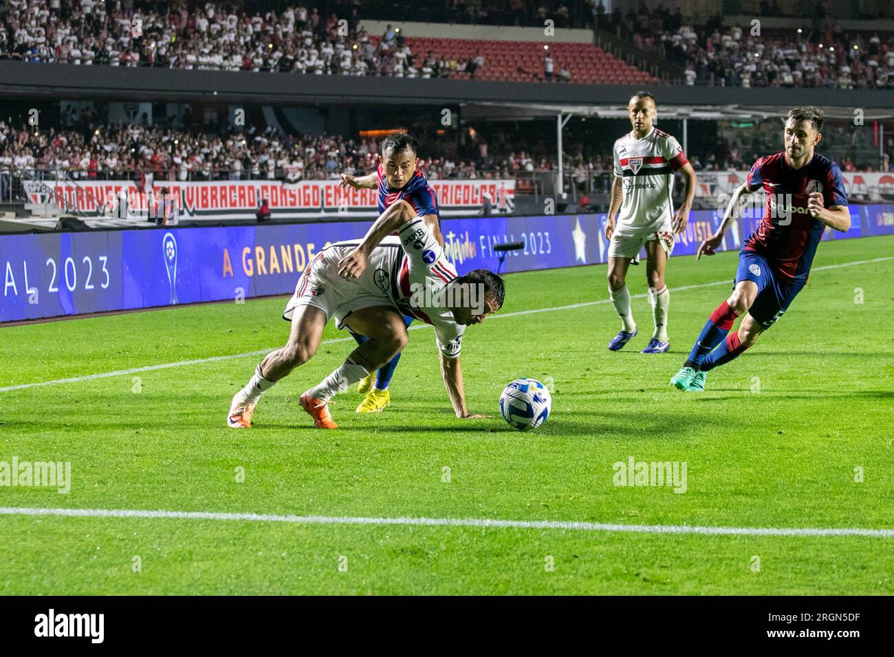 Sao Paulo, Sao Paulo, Brésil. 10 août 2023. Sao Paulo (SP), 08/10/2023 - Sao Paulo-San Lourenzo/football - lancer lors du match entre Sao Paulo et San Lourenzo d'Argentine valable pour la Copa Sul Americana ce jeudi soir (10) au stade Morumbi, zone sud de Sao Paulo. (Image de crédit : © Fabricio Bomjardim/TheNEWS2 via ZUMA Press Wire) USAGE ÉDITORIAL SEULEMENT! Non destiné à UN USAGE commercial ! Banque D'Images