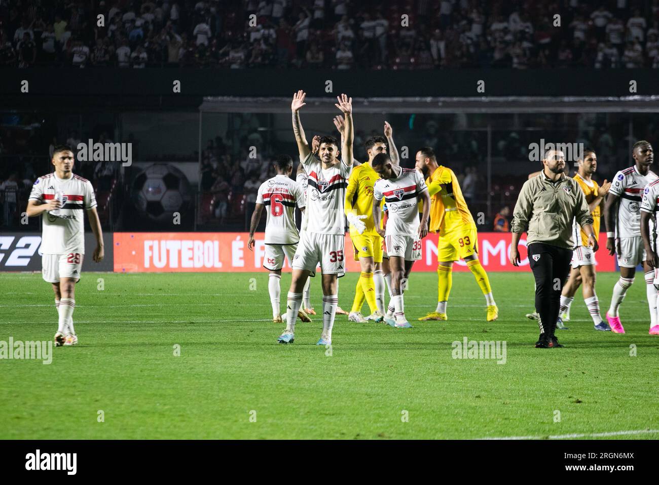 Sao Paulo, Sao Paulo, Brésil. 10 août 2023. Sao Paulo (SP), 08/10/2023 - Sao Paulo-San Lourenzo/football - lancer lors du match entre Sao Paulo et San Lourenzo d'Argentine valable pour la Copa Sul Americana ce jeudi soir (10) au stade Morumbi, zone sud de Sao Paulo. (Image de crédit : © Fabricio Bomjardim/TheNEWS2 via ZUMA Press Wire) USAGE ÉDITORIAL SEULEMENT! Non destiné à UN USAGE commercial ! Banque D'Images