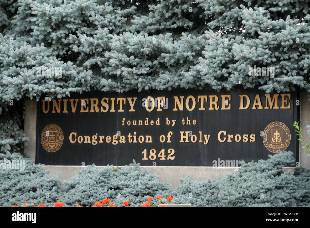 Un panneau à l'entrée de l'Université notre Dame, lundi 7 août 2023, à South Bend, Ind Banque D'Images