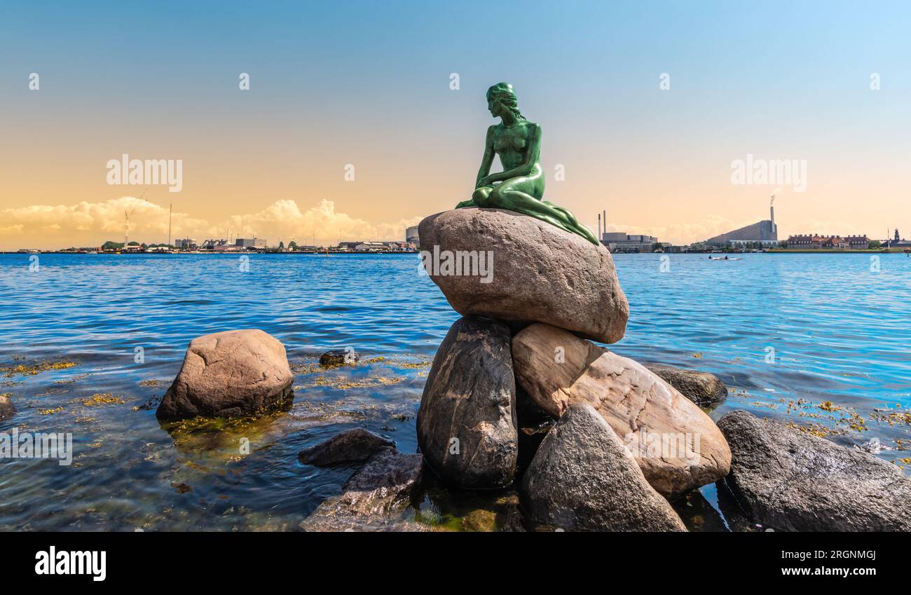 Copenhague, Danemark - 28 juillet 2023 : vue de la sculpture de la petite Sirène à Copenhague. Banque D'Images