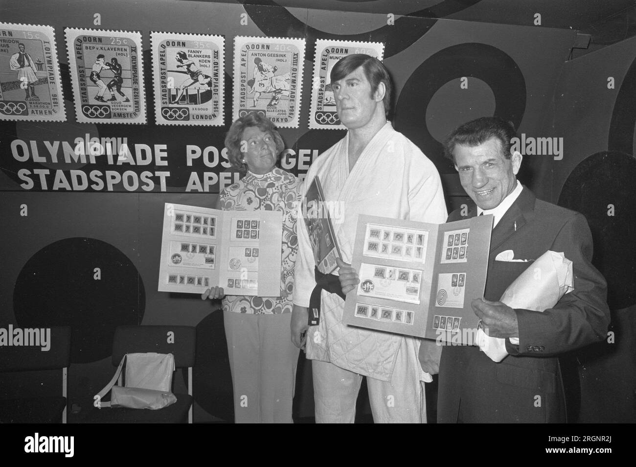 Fanny Blankers-Koen, la figure de cire d'Anton Geesink et BEP van Klaveren chez Madame Tussaud avec timbres Olympiade ; ca. 18 août 1972 Banque D'Images