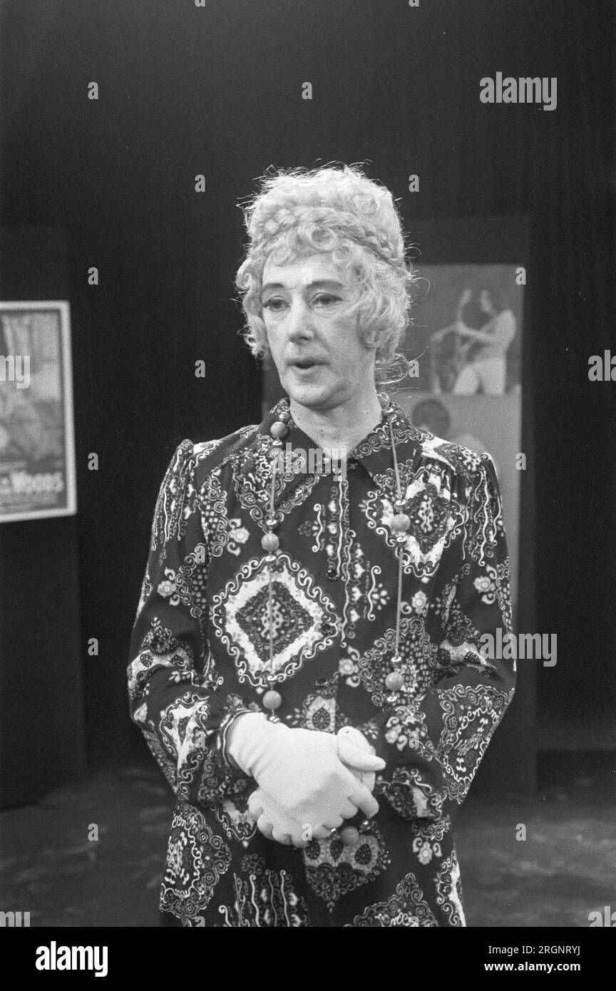 Albert mol habillé comme une femme dans le programme de télévision Une star est né ca. 30 août 1972 Banque D'Images