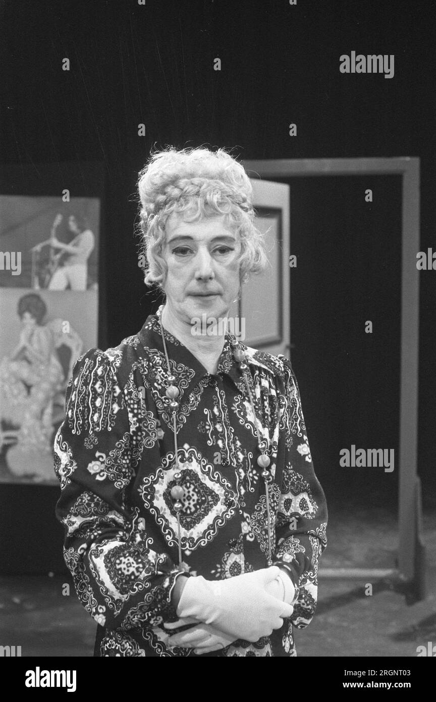 Albert mol habillé comme une femme dans le programme de télévision Une star est né ca. 30 août 1972 Banque D'Images