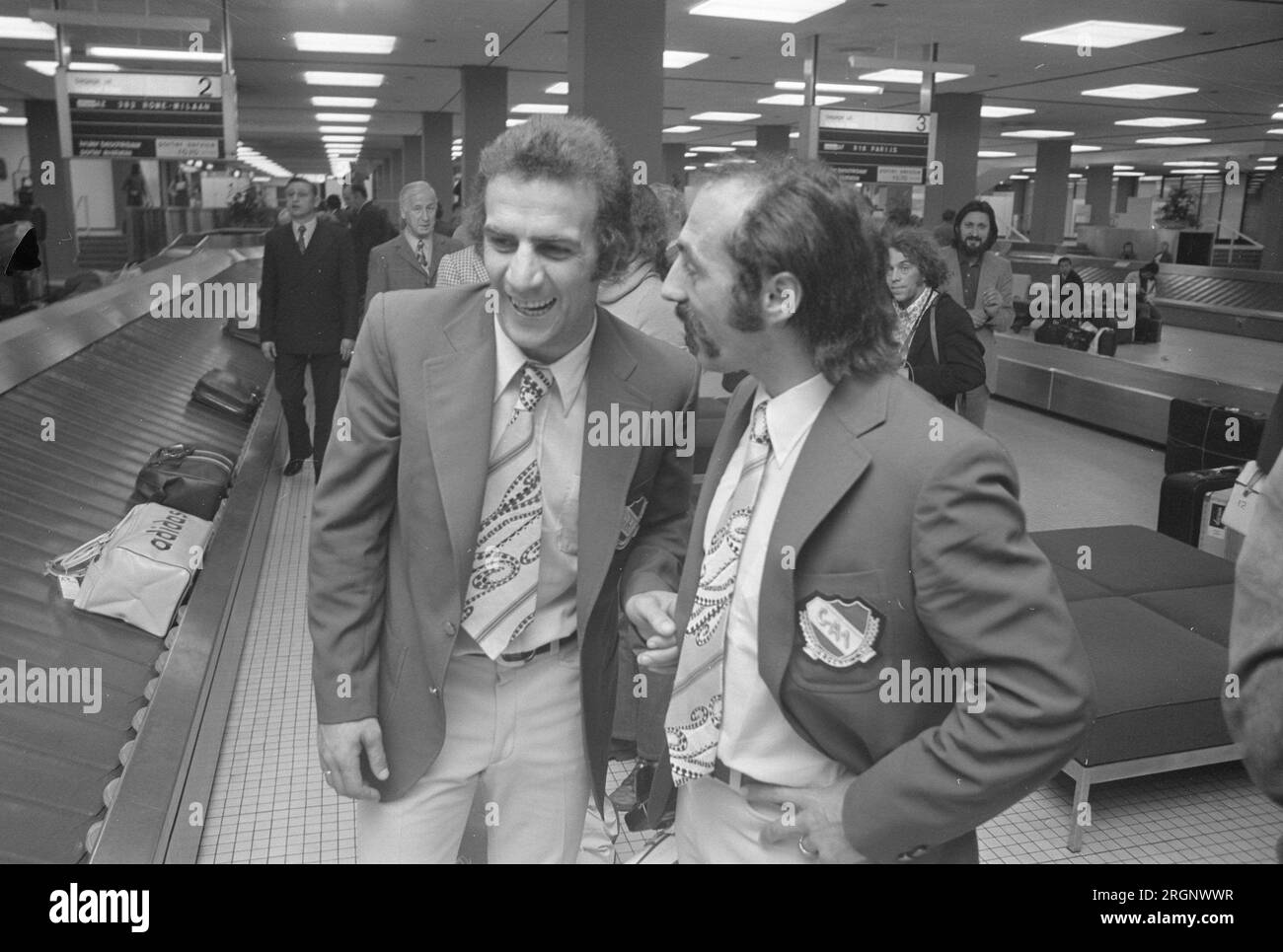 Équipe de football Independiente Argentine est arrivé à Schiphol, Pastoriza (à gauche) et à droite Pavoni ca. Septembre 1972 Banque D'Images