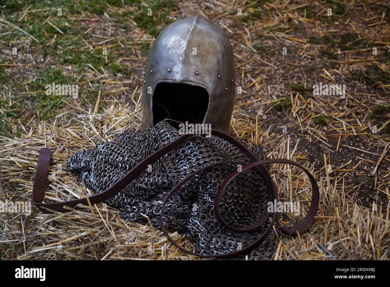 Casque et armure du chevalier médiéval Banque D'Images