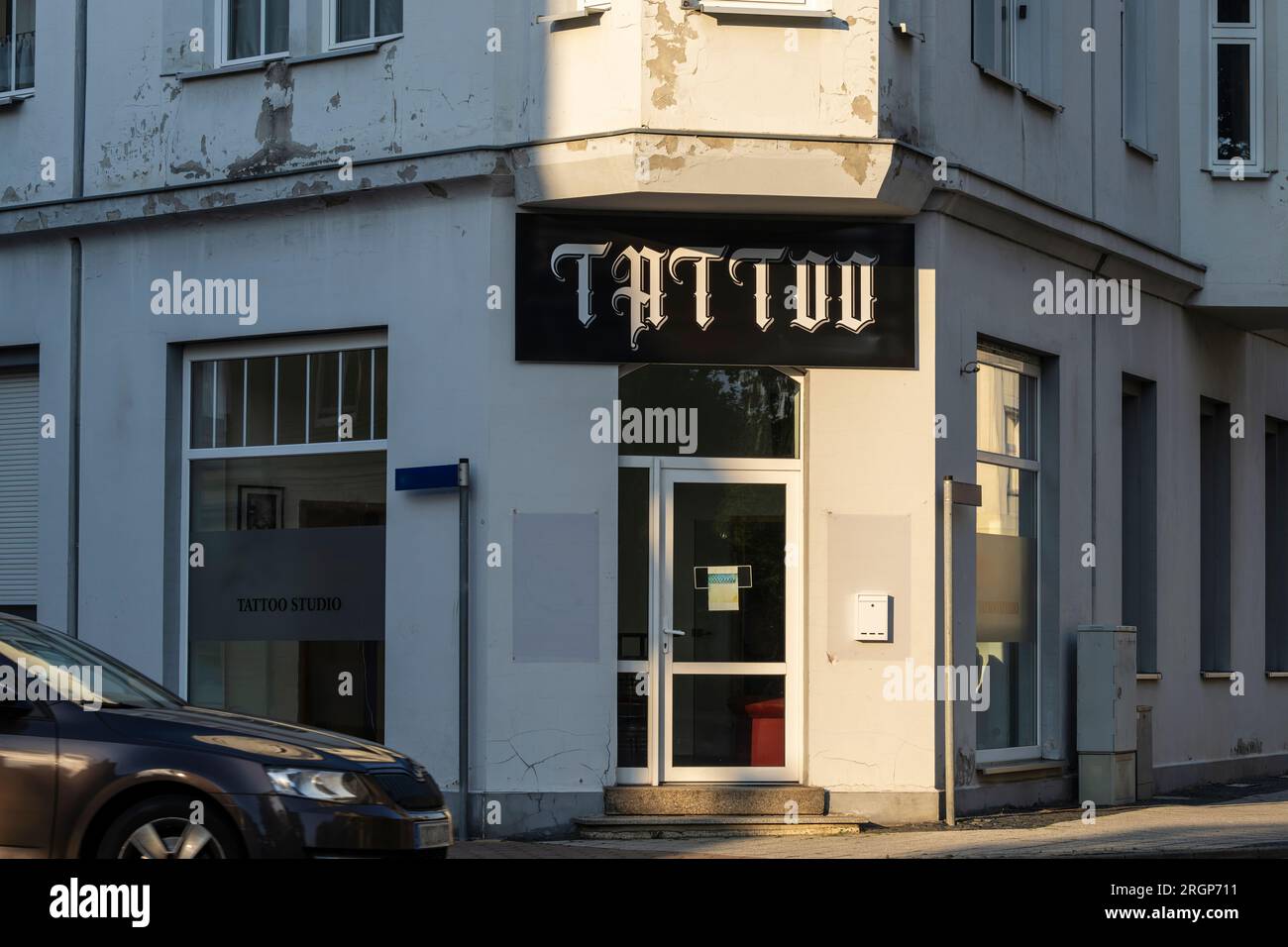 Une entrée au studio de tatouage Banque D'Images