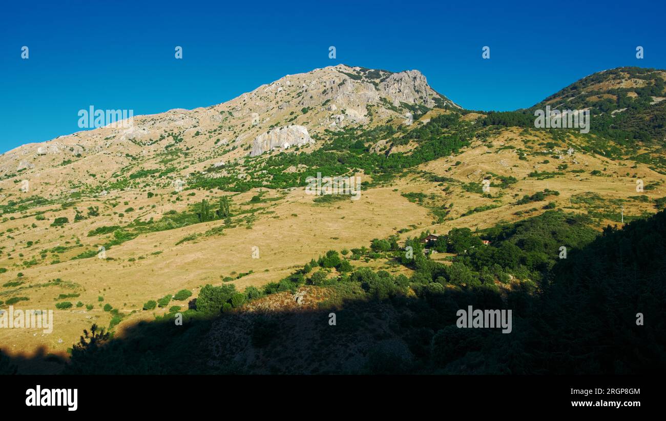Vue panoramique le matin sommet de la montagne dans le parc de Madonie, Sicile, Italie Banque D'Images