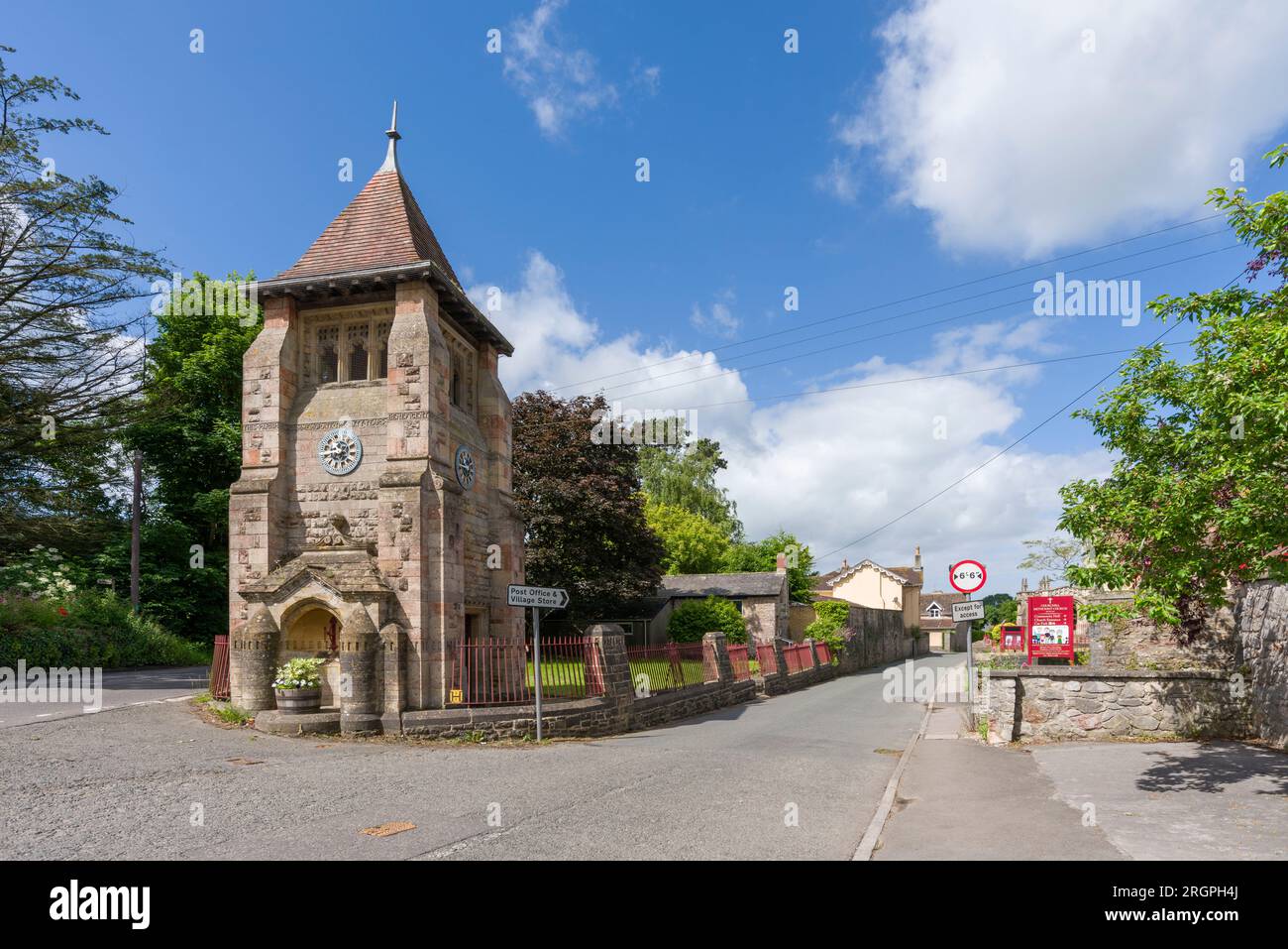 La Tour de l'horloge Jubilee dans le village de Churchill, North Somerset, Angleterre. Banque D'Images