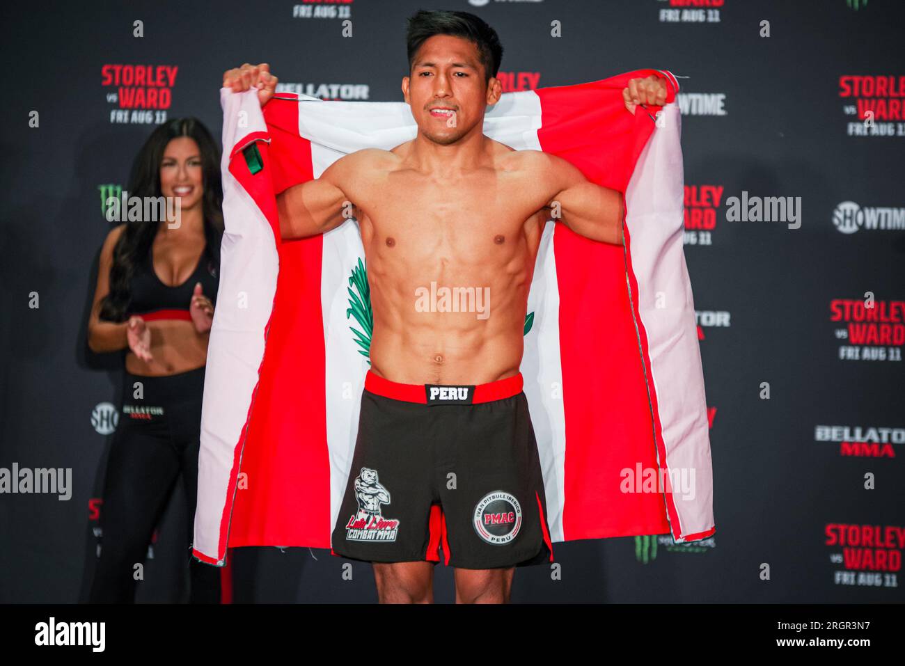 Sioux Falls, États-Unis. 10 août 2023. SIOUX FALLS, DAKOTA DU SUD - 9 août : Enrique Barzola pèse à 135,8 avant son combat à Bellator 298. Sioux Falls, Dakota du Sud, États-Unis. (Photo Matt Davies/PxImages/Sipa USA) crédit : SIPA USA/Alamy Live News Banque D'Images