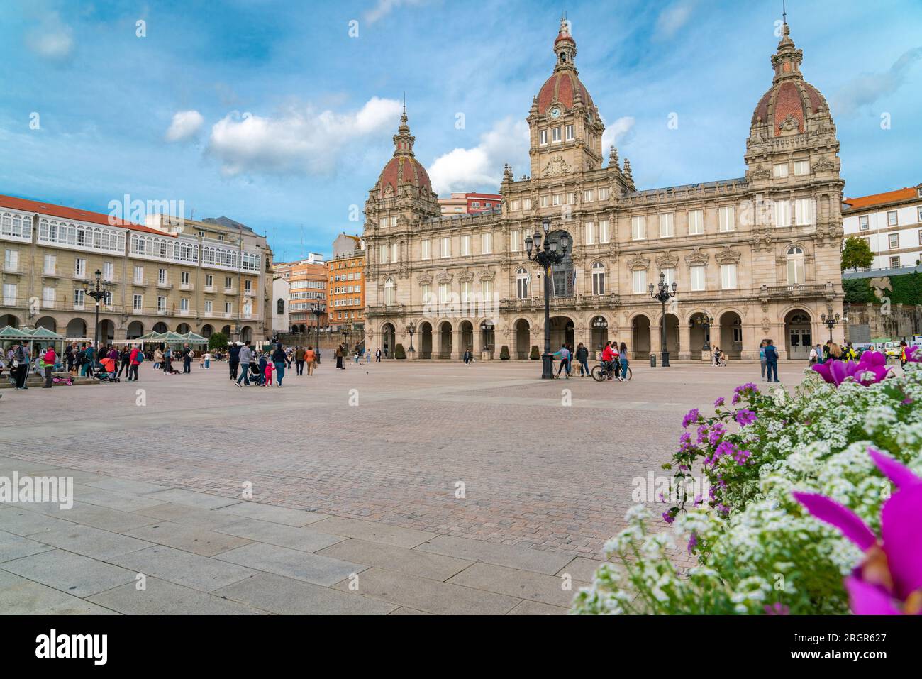 A Coruna, ESPAGNE - octobre 30 2022 : vue de l'hôtel de ville, situé sur la place María Pita dans le centre-ville d'A Coruna. Banque D'Images
