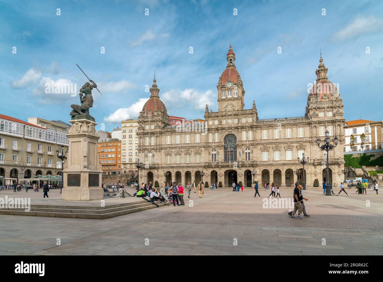 A Coruna, ESPAGNE - octobre 30 2022 : vue de l'hôtel de ville, situé sur la place María Pita dans le centre-ville d'A Coruna. Banque D'Images