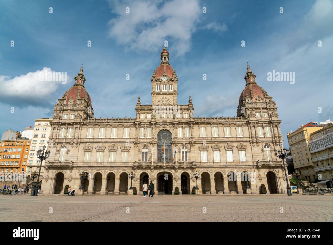 A Coruna, ESPAGNE - octobre 30 2022 : vue de l'hôtel de ville, situé sur la place María Pita dans le centre-ville d'A Coruna. Banque D'Images