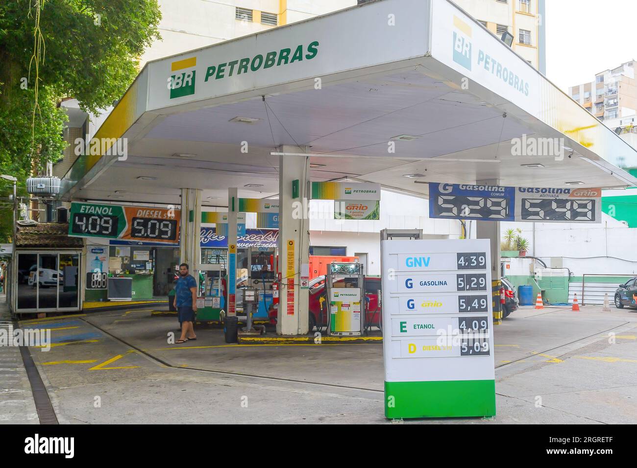 Une station essence Petrobras, Niteroi, Brésil Banque D'Images