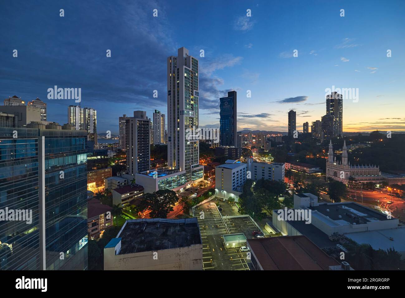 Skyline de la ville de Panama au soir, République du Panama, Amérique centrale, Amérique. Banque D'Images