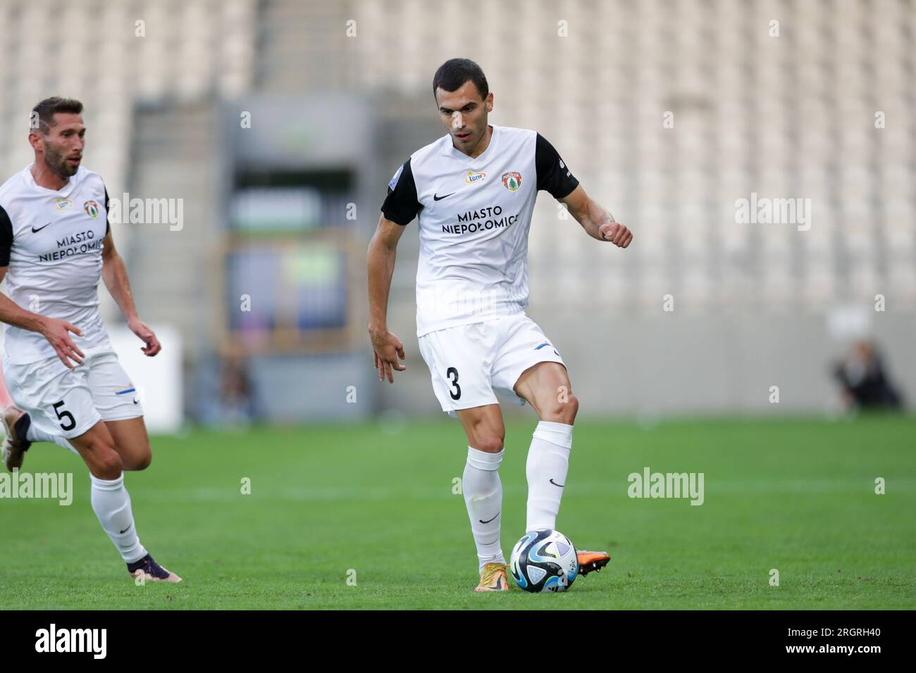 Roman Yakuba de Puszcza Niepolomice vu lors du match de football polonais PKO Ekstraklasa League 2023/2024 entre Puszcza Niepolomice et Stal Mielec au stade de Cracovia. Score final ; Puszcza Niepolomice 1:0 Stal Mielec. Banque D'Images