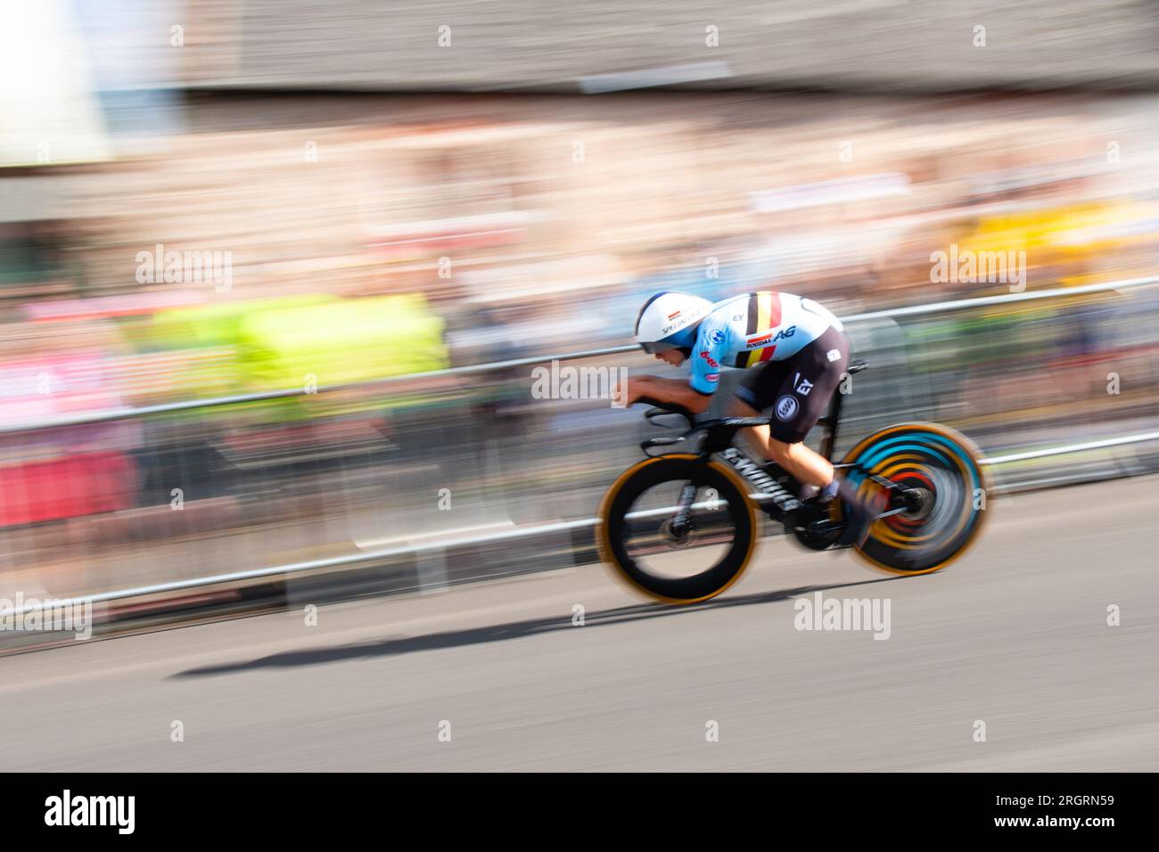 Championnats du monde de cyclisme Glasgow 2023 - Kippen, Stirling, Ecosse, Royaume-Uni - Belge Remco Evenepoel vainqueur du contre-la-montre individuel masculin dans le village de Kippen Stirling sur le point de devenir le plus jeune champion du monde de contre-la-montre masculin élite à 23 crédit : Kay Roxby/Alamy Live News Banque D'Images