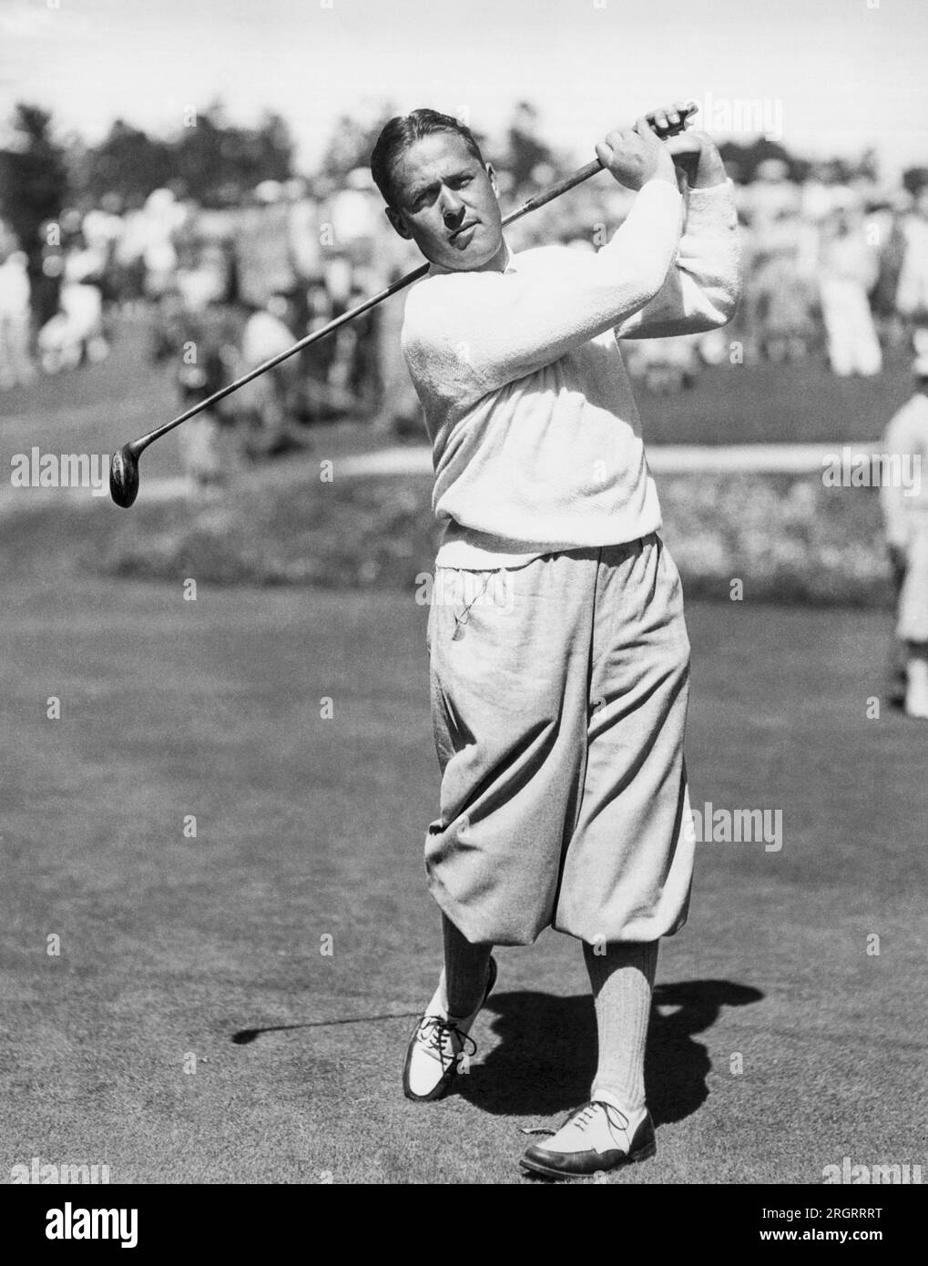 Pebble Beach, Californie : c. 1929 golfeur Bobby Jones jouant à Pebble Beach. Banque D'Images