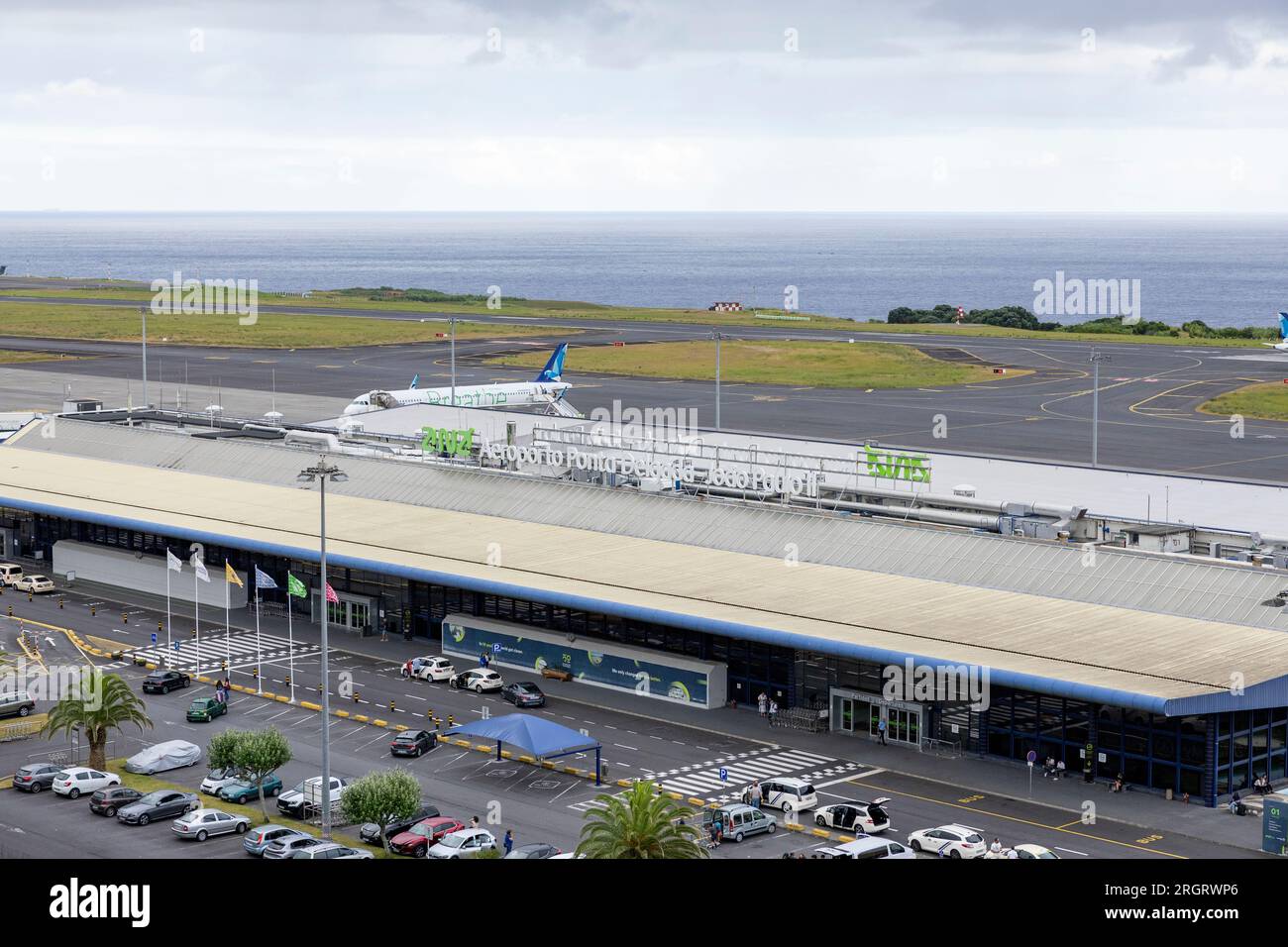 Açores, Portugal - 05.08.2023 : vue sur l'aéroport de Ponta Delgada 'Ana Aeroporto Ponta Delgada João Paulo II' dans l'île de São Miguel. Banque D'Images