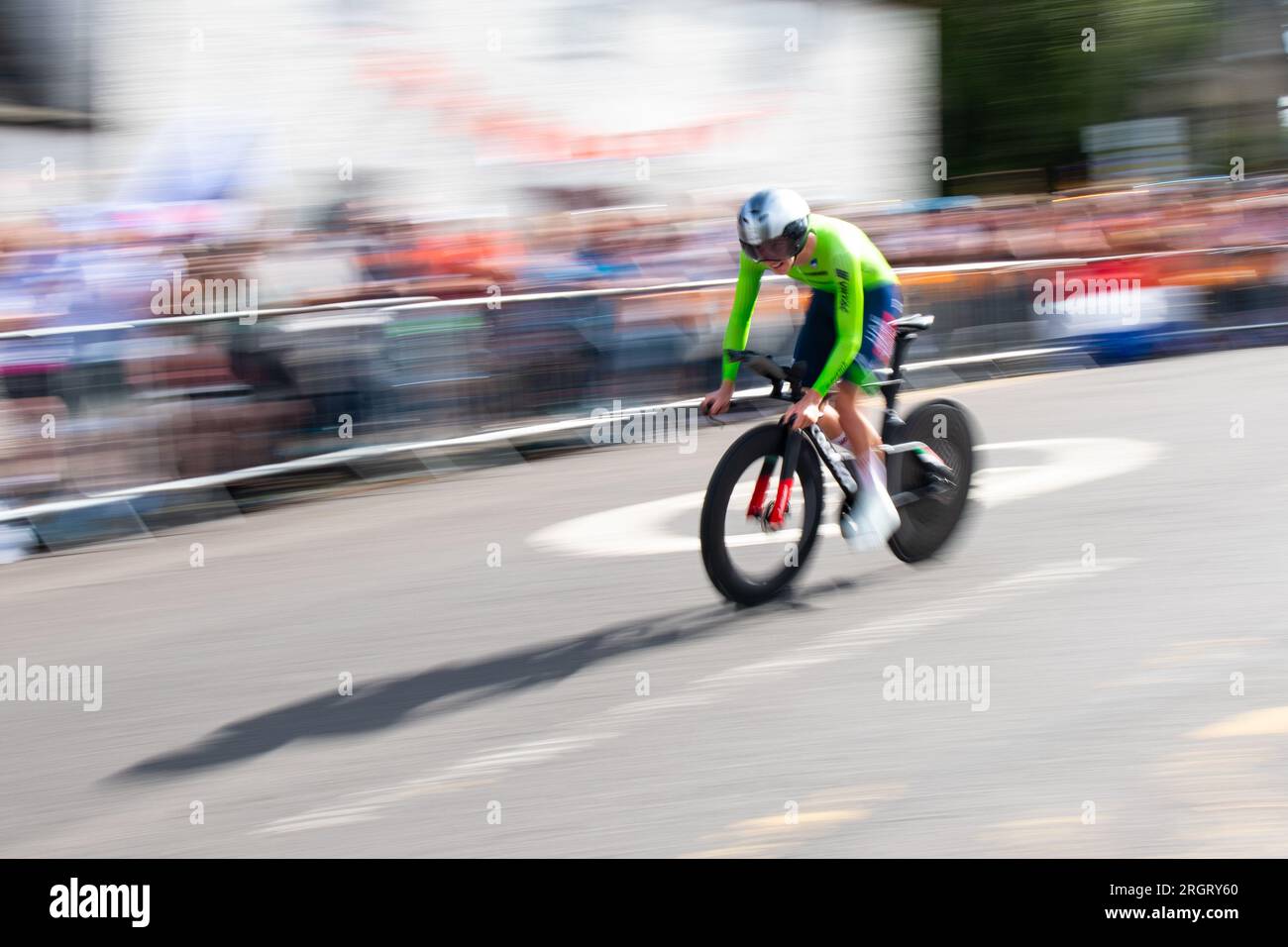 Kippen, Stirling, Écosse, Royaume-Uni. 11 août 2023. Tadej Pogacar en course à travers le village Stirling de Kippen lors du contre-la-montre individuel Elite des Championnats du monde de cyclisme UCI. Pogacar a terminé à la 21e place crédit : Kay Roxby/Alamy Live News Banque D'Images