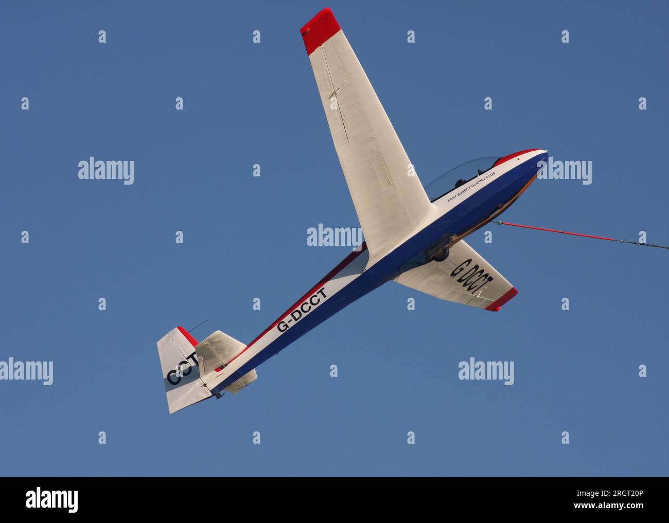 Un planeur Schleicher ASK-13 exploité par East Sussex Gliding Club à Kitsons Field Ringmer East Sussex Banque D'Images