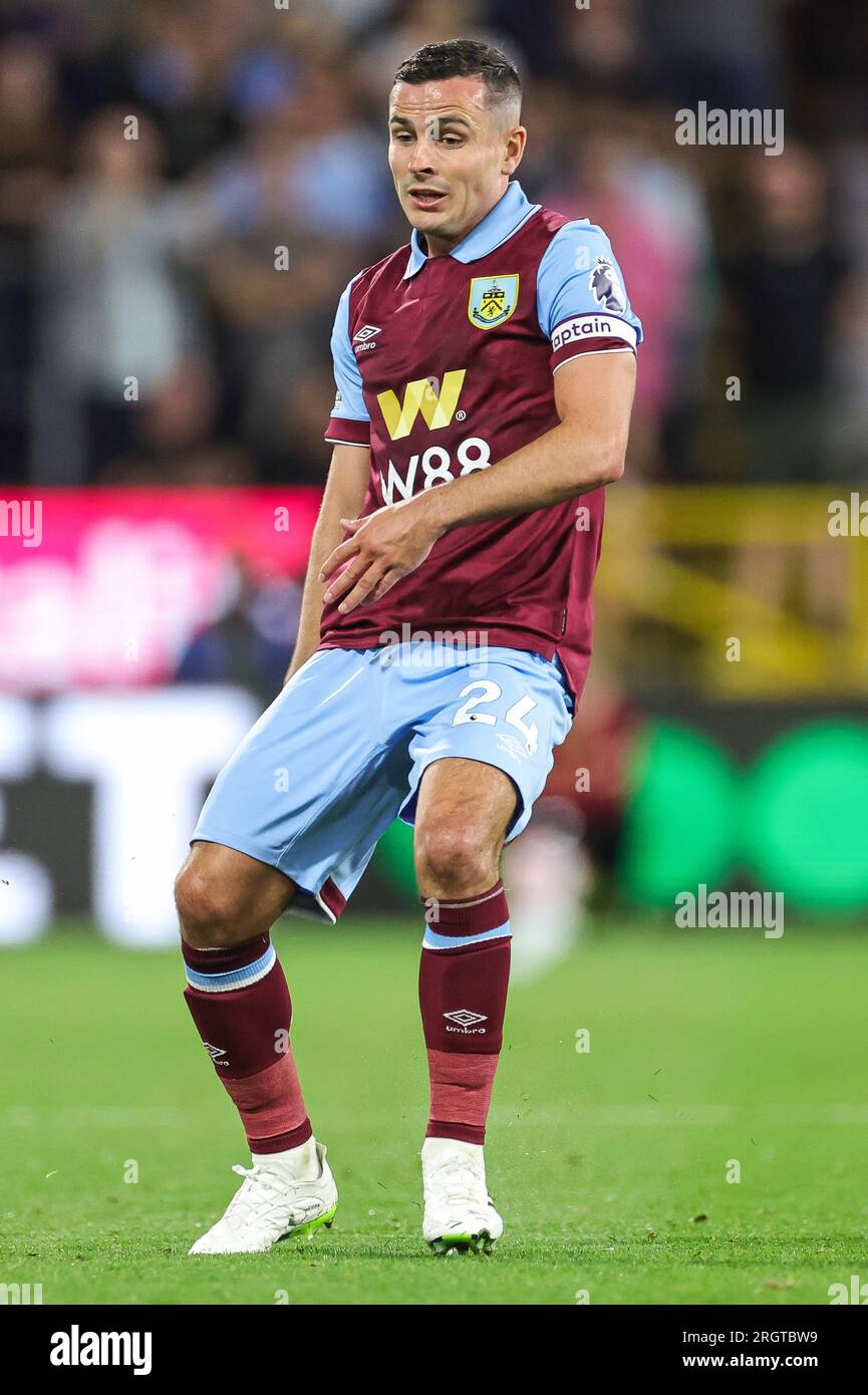 Josh Cullen de Burnley lors du match de Premier League Burnley vs Manchester City au Turf Moor, Burnley, Royaume-Uni. 11 août 2023. (Photo de Mark Cosgrove/News Images) dans, le 8/11/2023. (Photo de Mark Cosgrove/News Images/Sipa USA) crédit : SIPA USA/Alamy Live News Banque D'Images