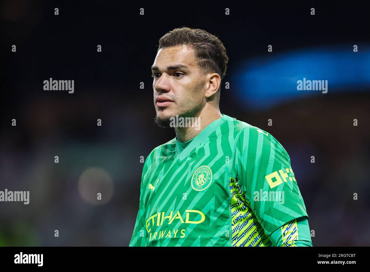 Ederson de Manchester City lors du match de Premier League Burnley vs Manchester City au Turf Moor, Burnley, Royaume-Uni, le 11 août 2023 (photo de Mark Cosgrove/News Images) Banque D'Images