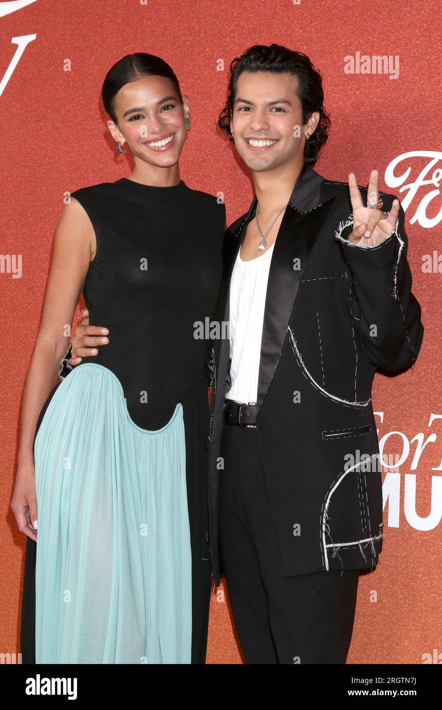 Bruna Marquezine, Xolo Mariduena à arrivages pour VARIETY Power of Young Hollywood Event, NeueHouse Hollywood, Los Angeles, CA 10 août 2023. Photo : Priscilla Grant/Everett Collection Banque D'Images